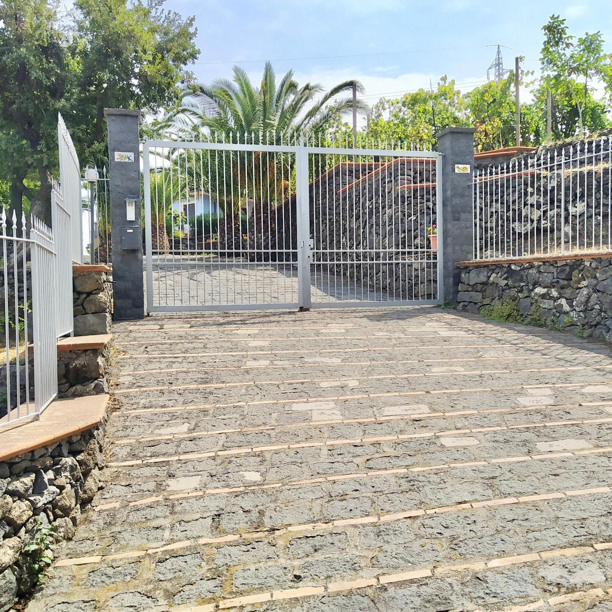 Villa Melany Casa Vacanza Piedimonte Etneo Exteriör bild